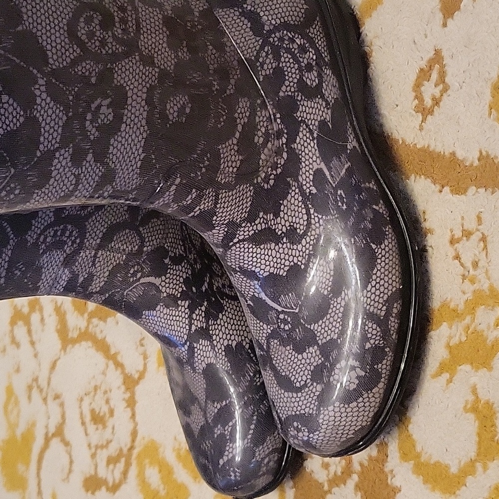 Kamik Rain Boots Size 8 - Picture 4 of 5
